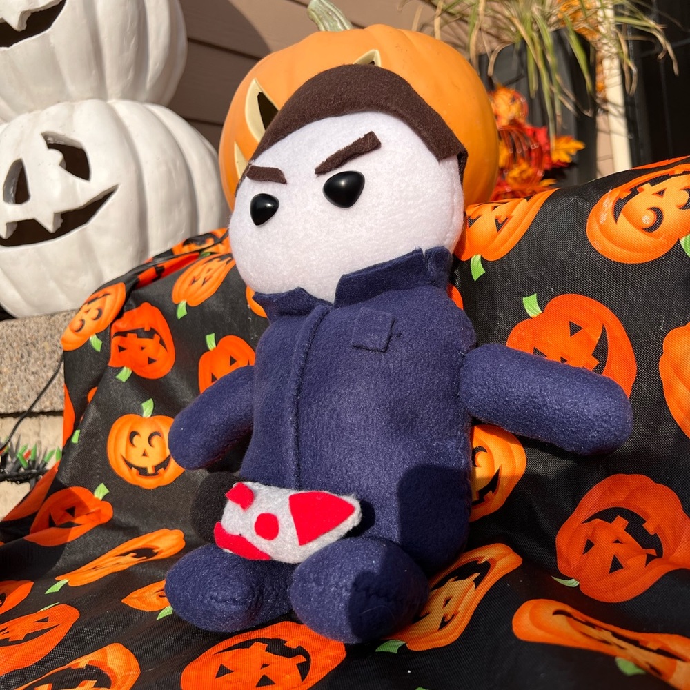Medium Michael Myer Killer plushie🔪🖤
